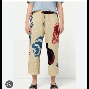 Ulla Popken women's size 22 wide leg seashell crop pants
Costal beach resort